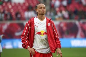 TA：切尔西和拜仁都有意西蒙斯，但都还没和莱比锡谈