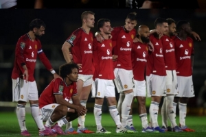 记者：曼联不会追究格林斯比违规派出球员事件